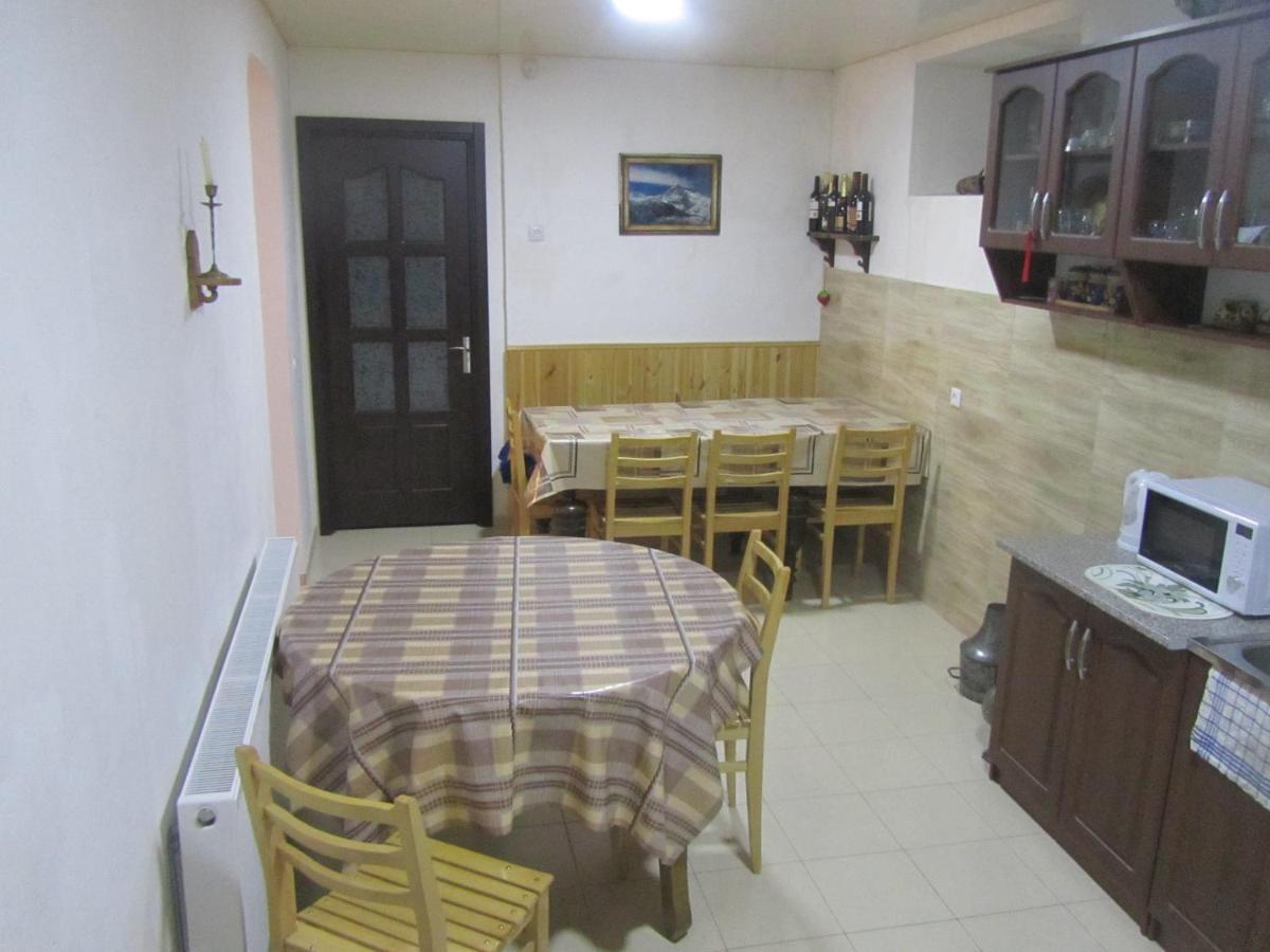 Guest House Lela Rezo Kazbegi Exteriör bild